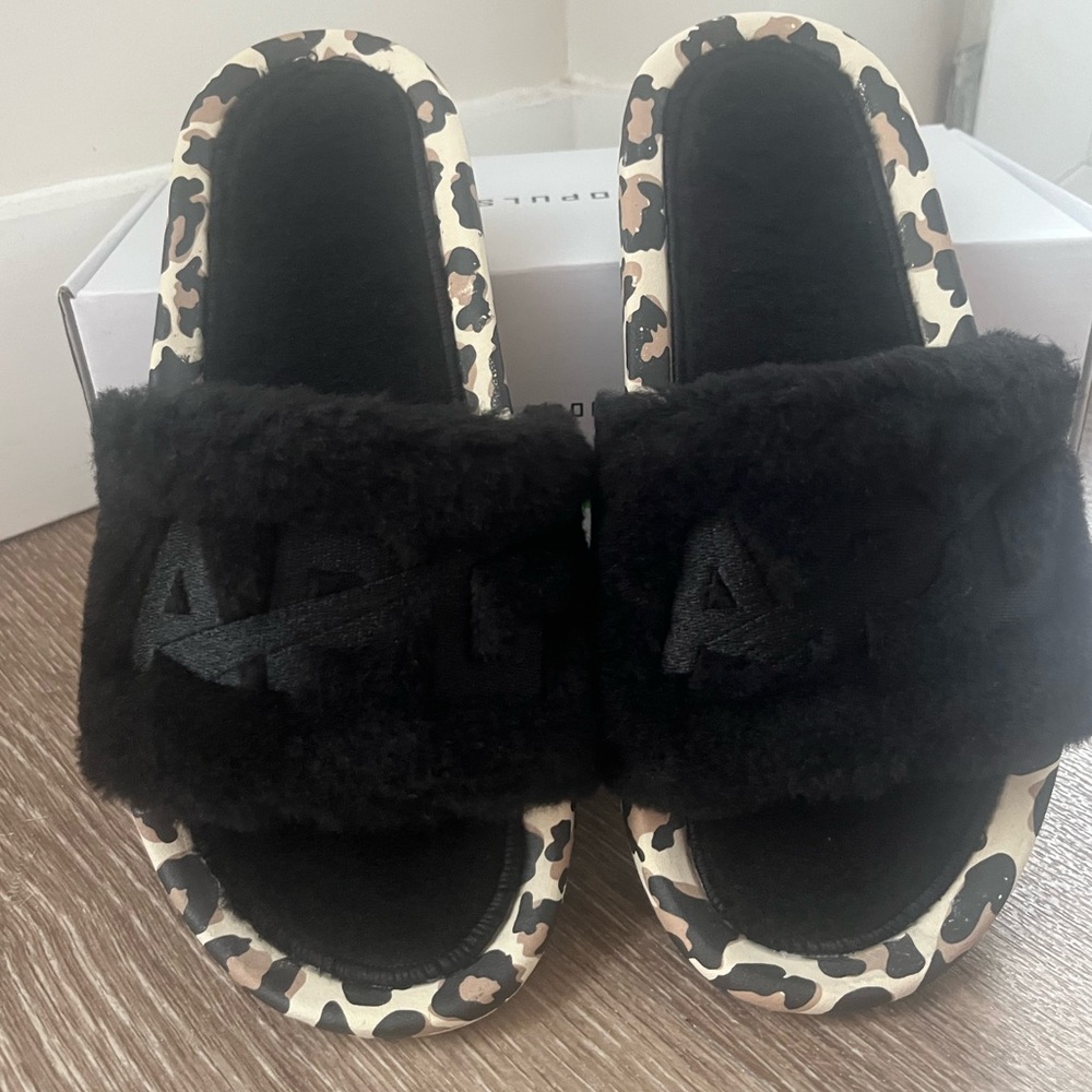 APL Women’s Shearling Slides Black Leopard Shearling Fuzzy size  6 new in box